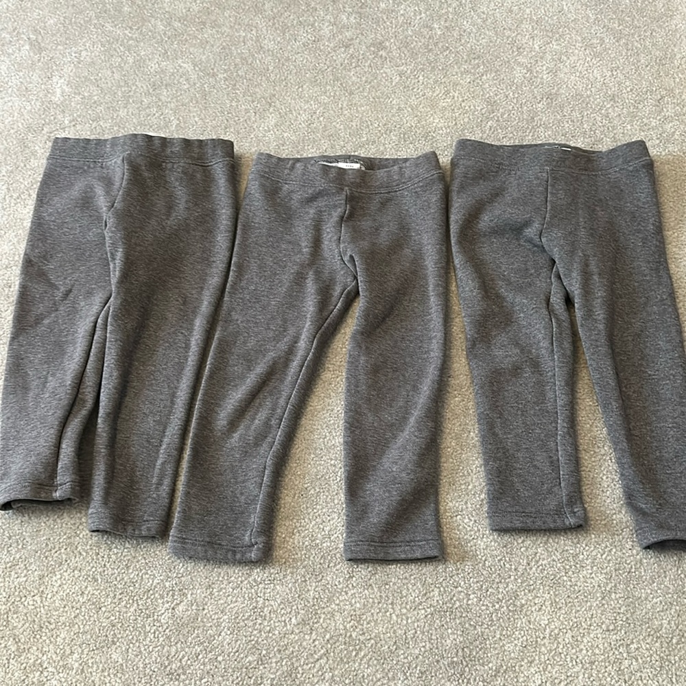 Used in good condition; Gap girl Toddler Cozy Fleece Lined leggings. Size 3T